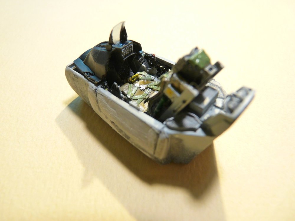 F16-04.jpg