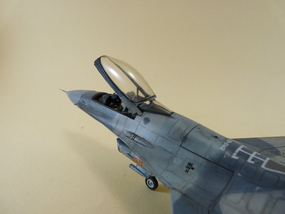 F16-22.jpg